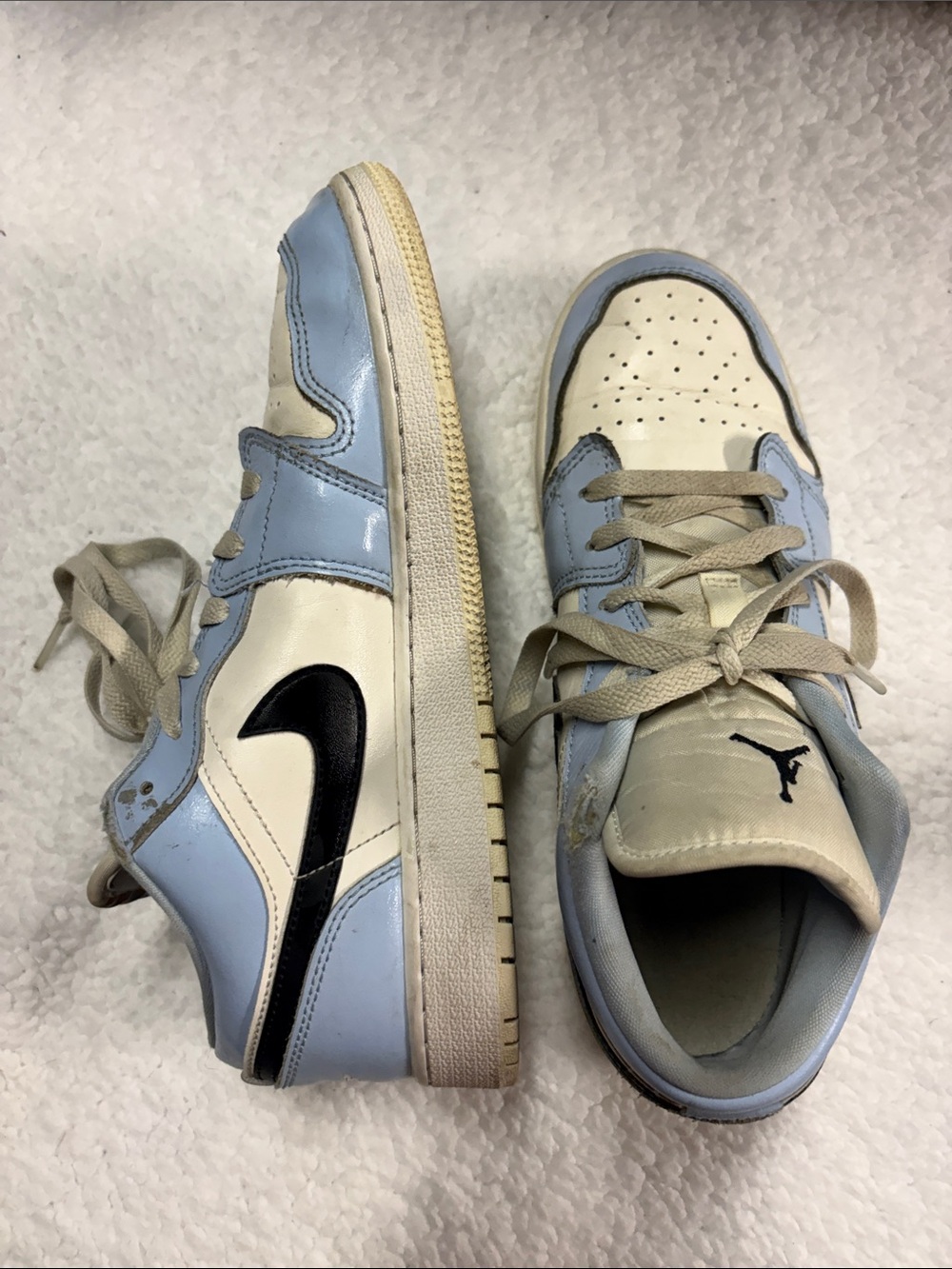 Nike Jordan Youth size 7 Low Top Sneakers in Light Ice Blue and White